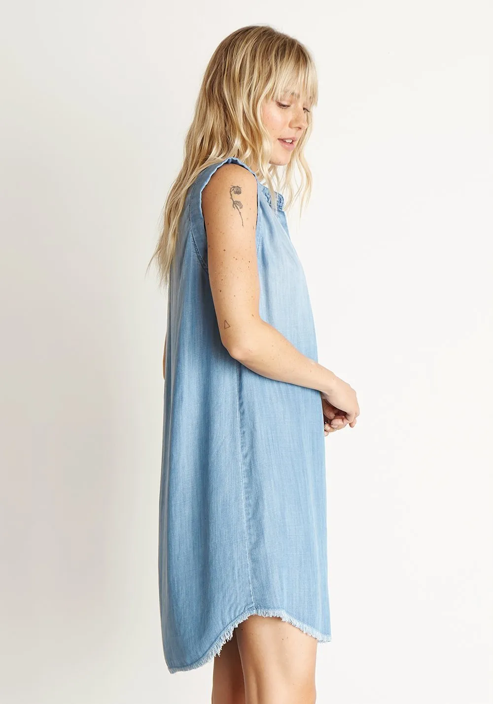 BELLA DAHL - Fray Hem Capsleeve Pleat Front Dress in Silverlake Wash