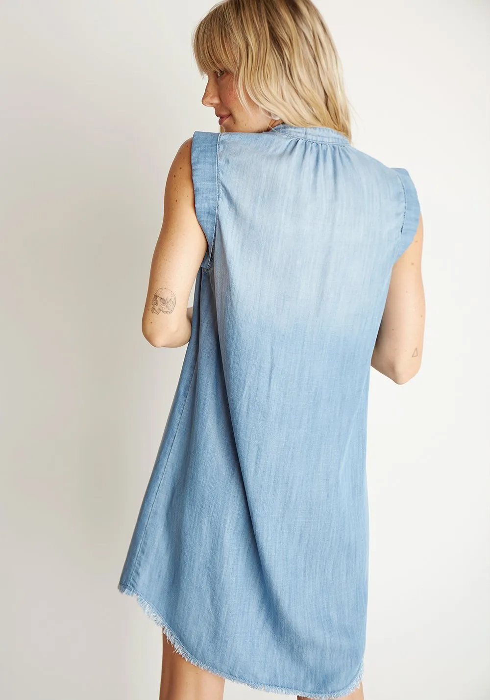 BELLA DAHL - Fray Hem Capsleeve Pleat Front Dress in Silverlake Wash