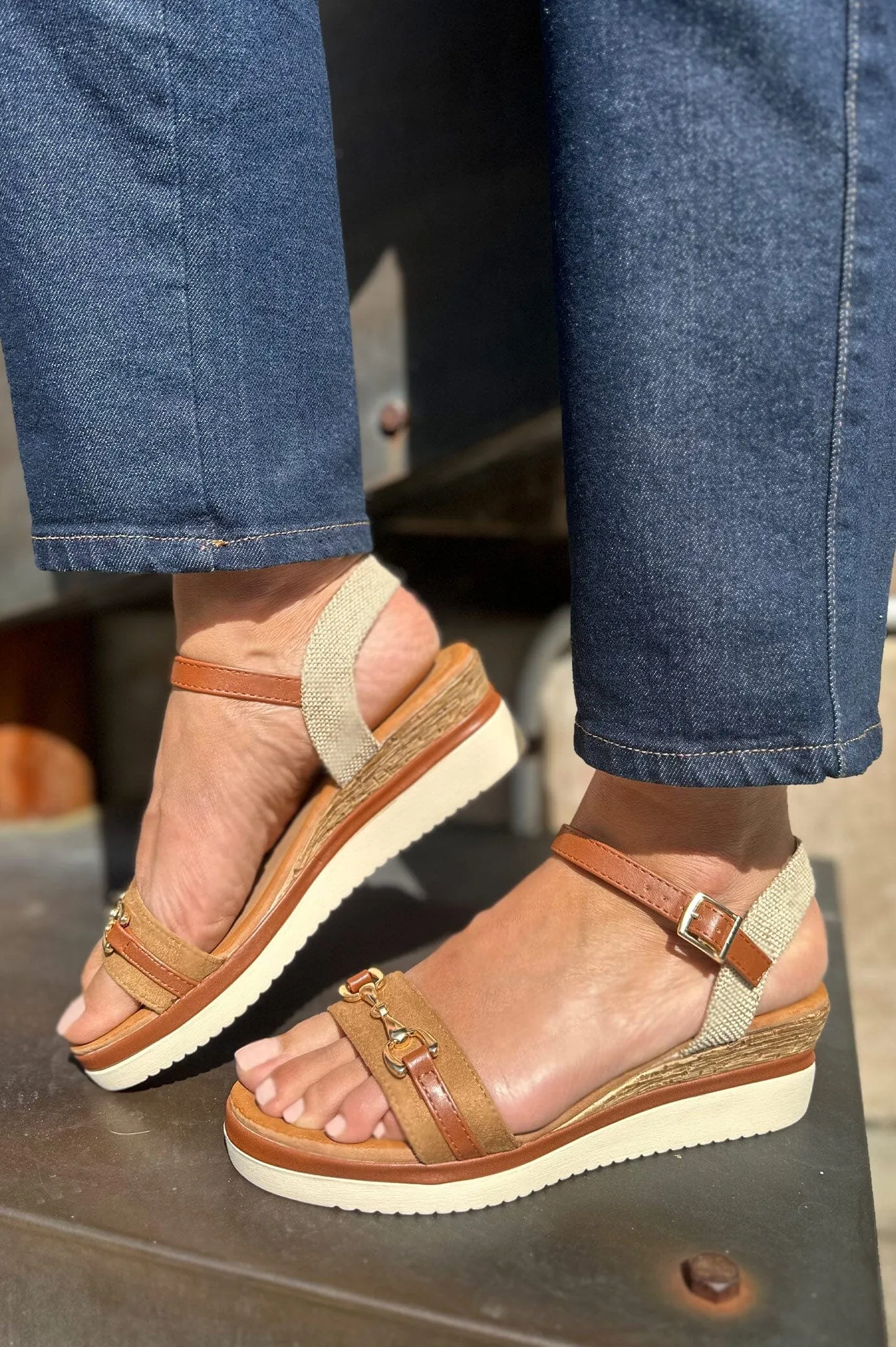 Kassandra Wedges Tan