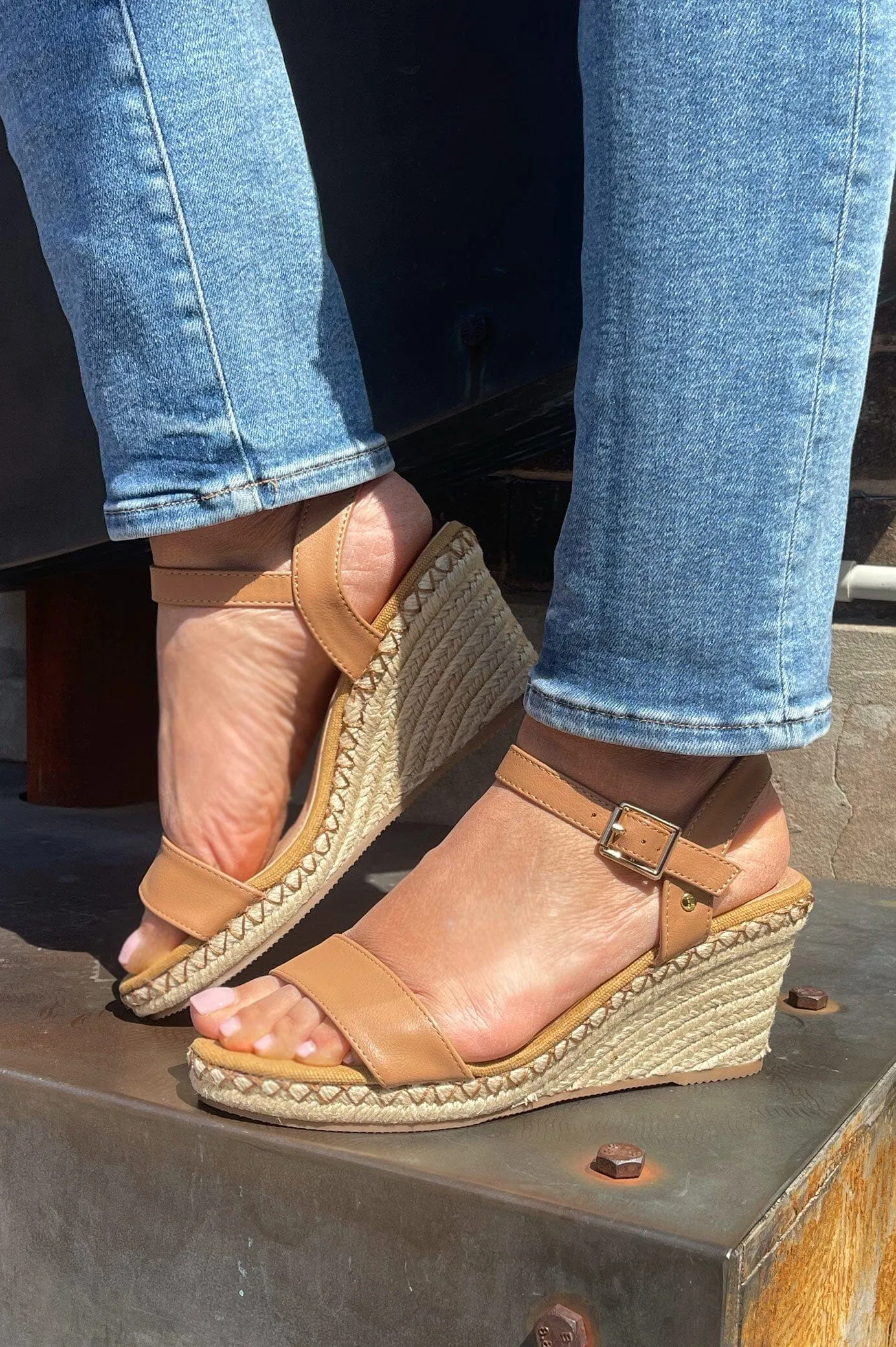 Kinley Wedges Tan